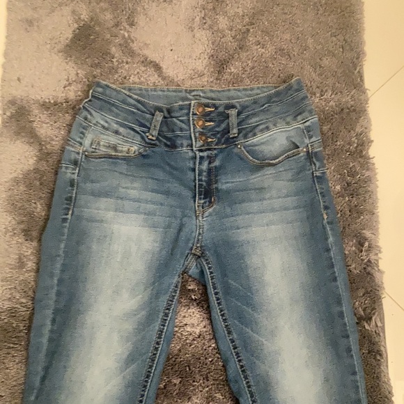 Forever 21 PUSH UP JEANS - Picture 2 of 3